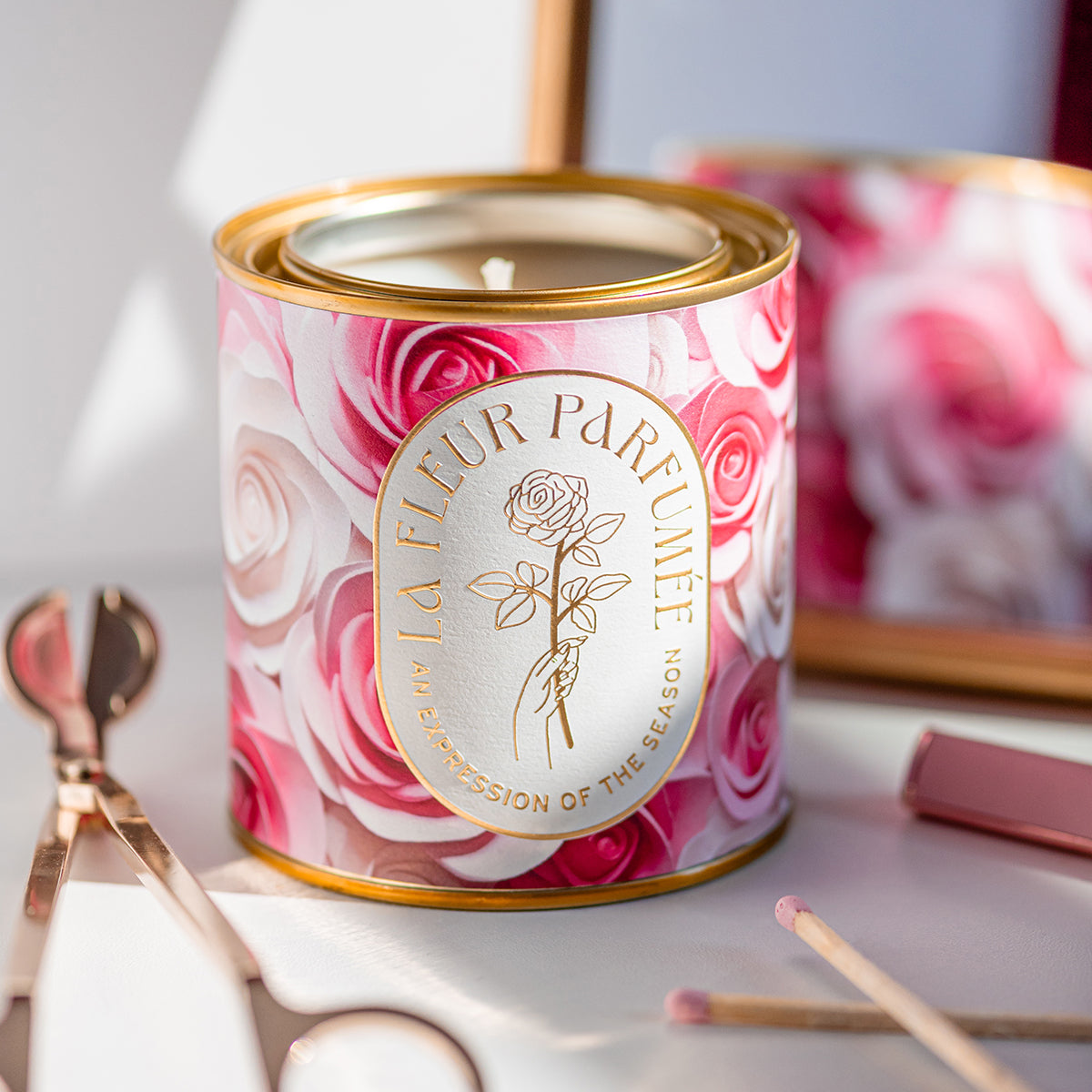 Pretty luxury candle for gifting – This luxury scented candle is a perfect self-care gift with clean-scent fragrance and a coquette aesthetic. Ideal for birthdays.