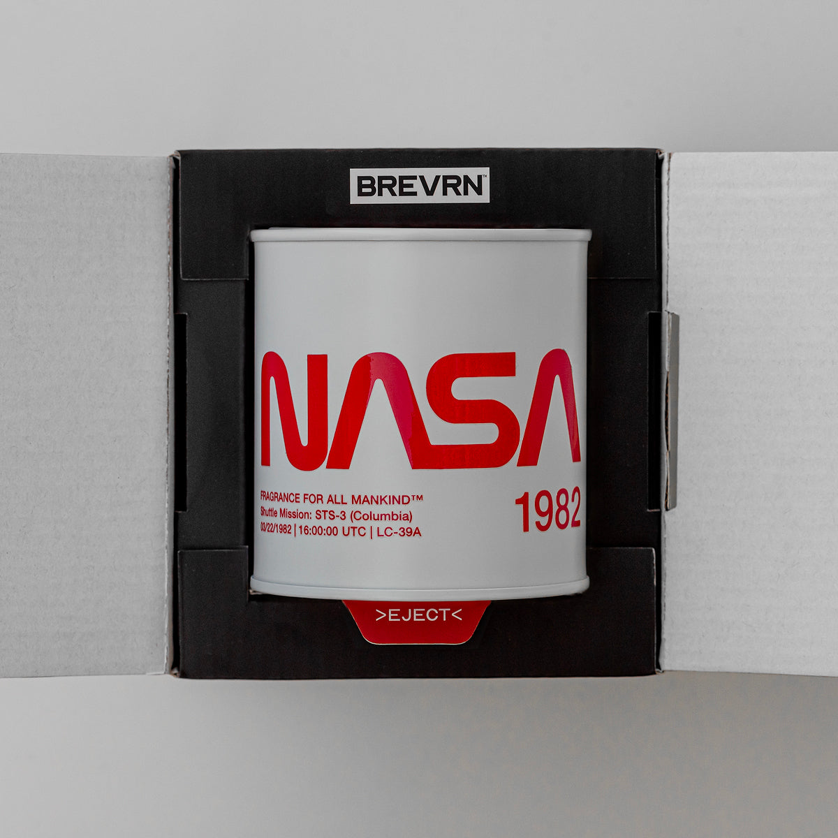 NASA 1982 candle inside its modern collector’s box. A design-forward, space-inspired candle, packaged in a plastic-free gift box for engineers, astronauts, and space enthusiasts